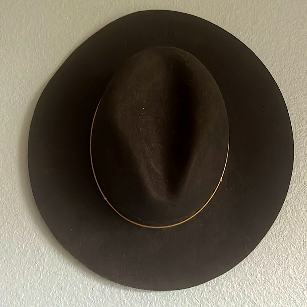 100% wool black fedora hat. Mossimo brand. Size small/medium